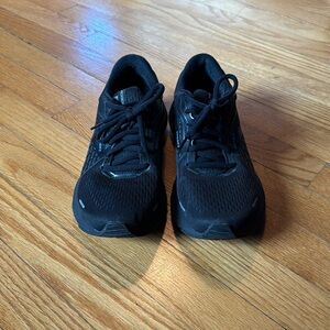Brooks black Adrenaline 21 running sneakers size 7.5